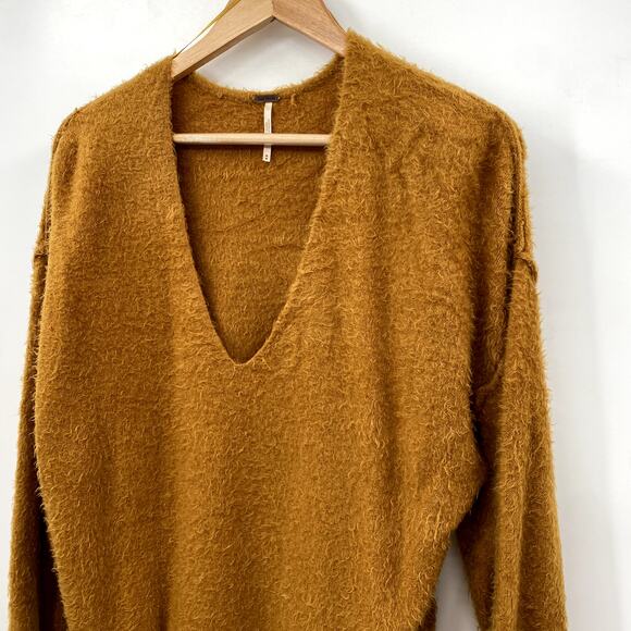 Free People Princess v Neck Tan Sweater - Picture 3 of 7